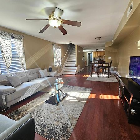 Two Story Queen Primary Towson Ngoại thất bức ảnh