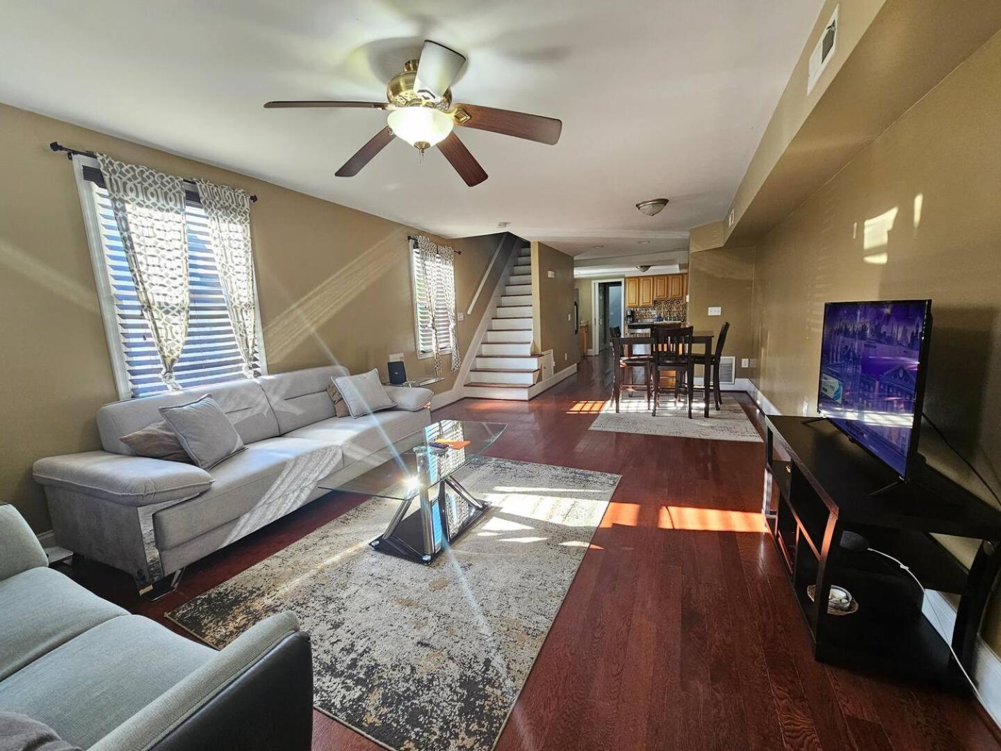 Two Story Queen Primary Towson Ngoại thất bức ảnh