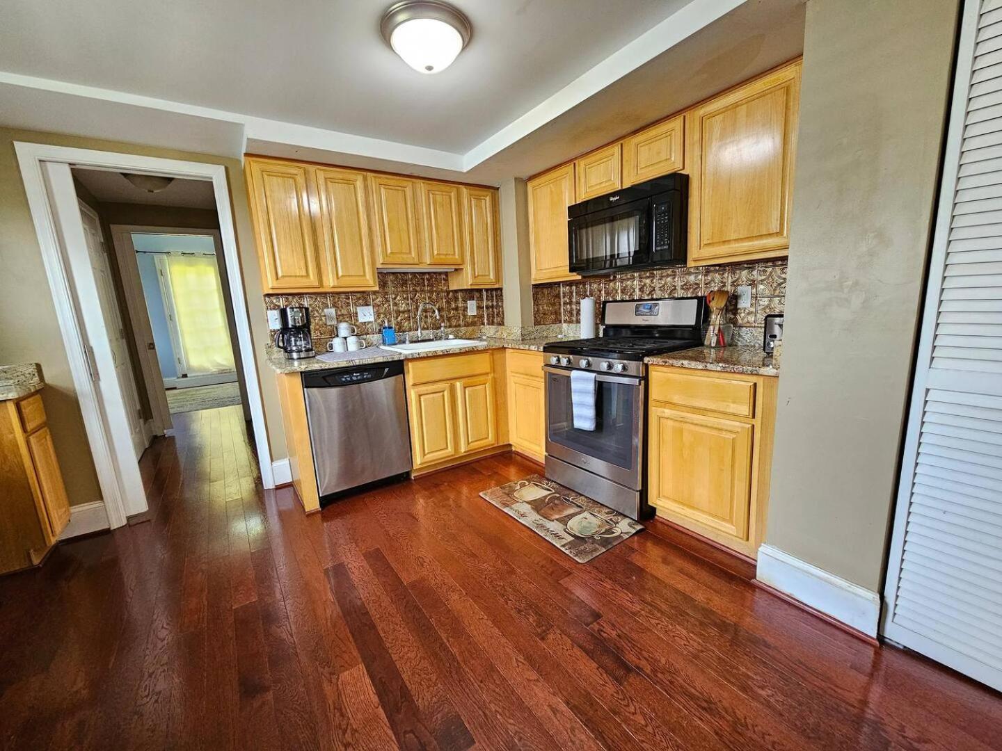 Two Story Queen Primary Towson Ngoại thất bức ảnh