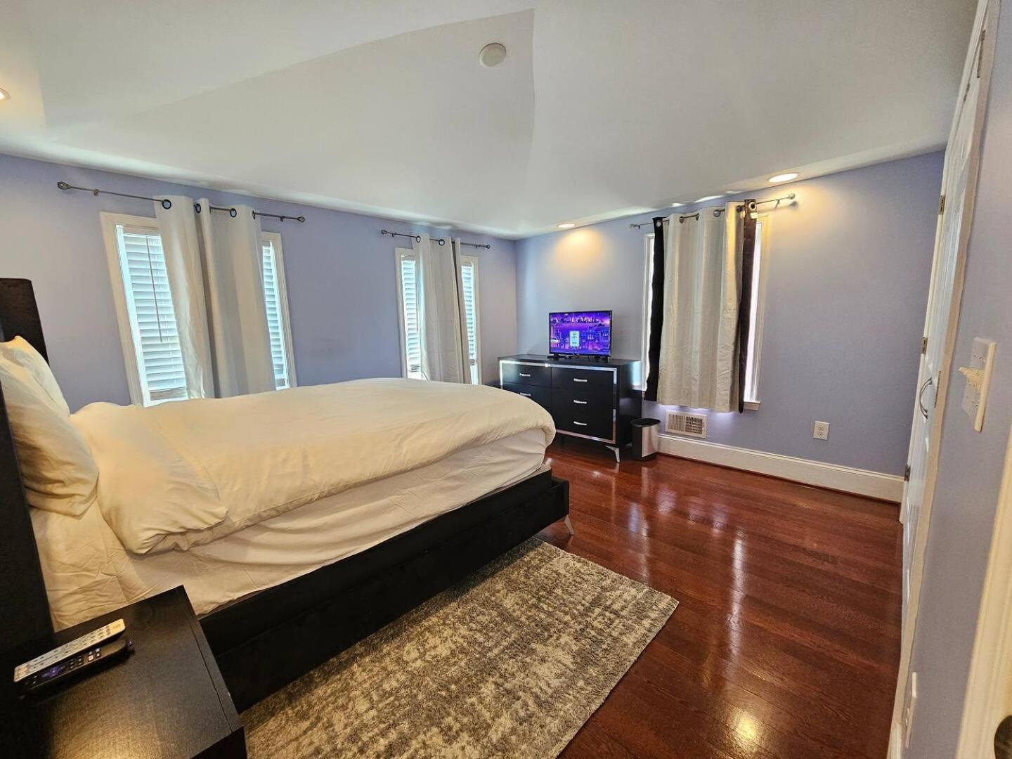 Two Story Queen Primary Towson Ngoại thất bức ảnh