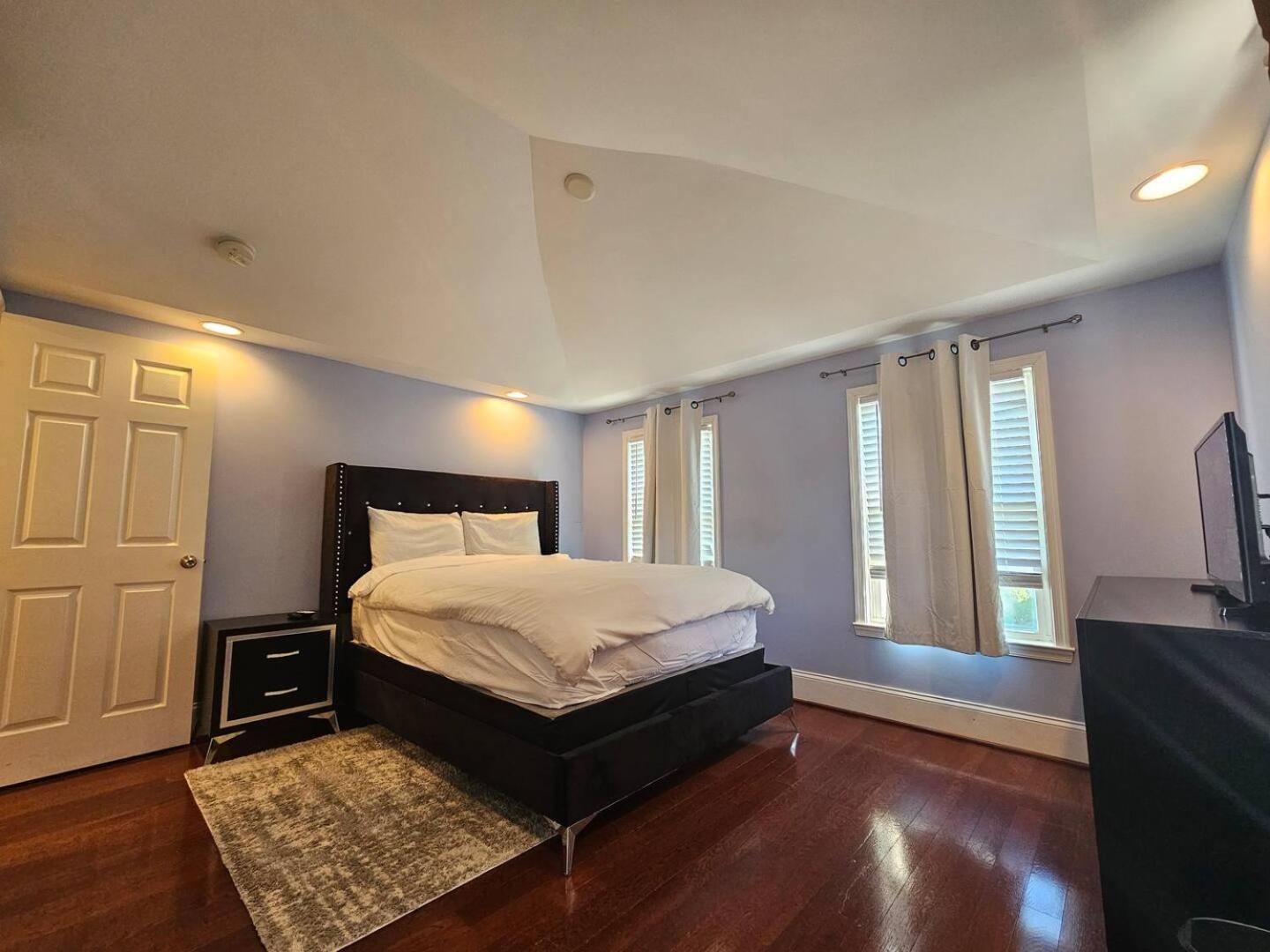 Two Story Queen Primary Towson Ngoại thất bức ảnh