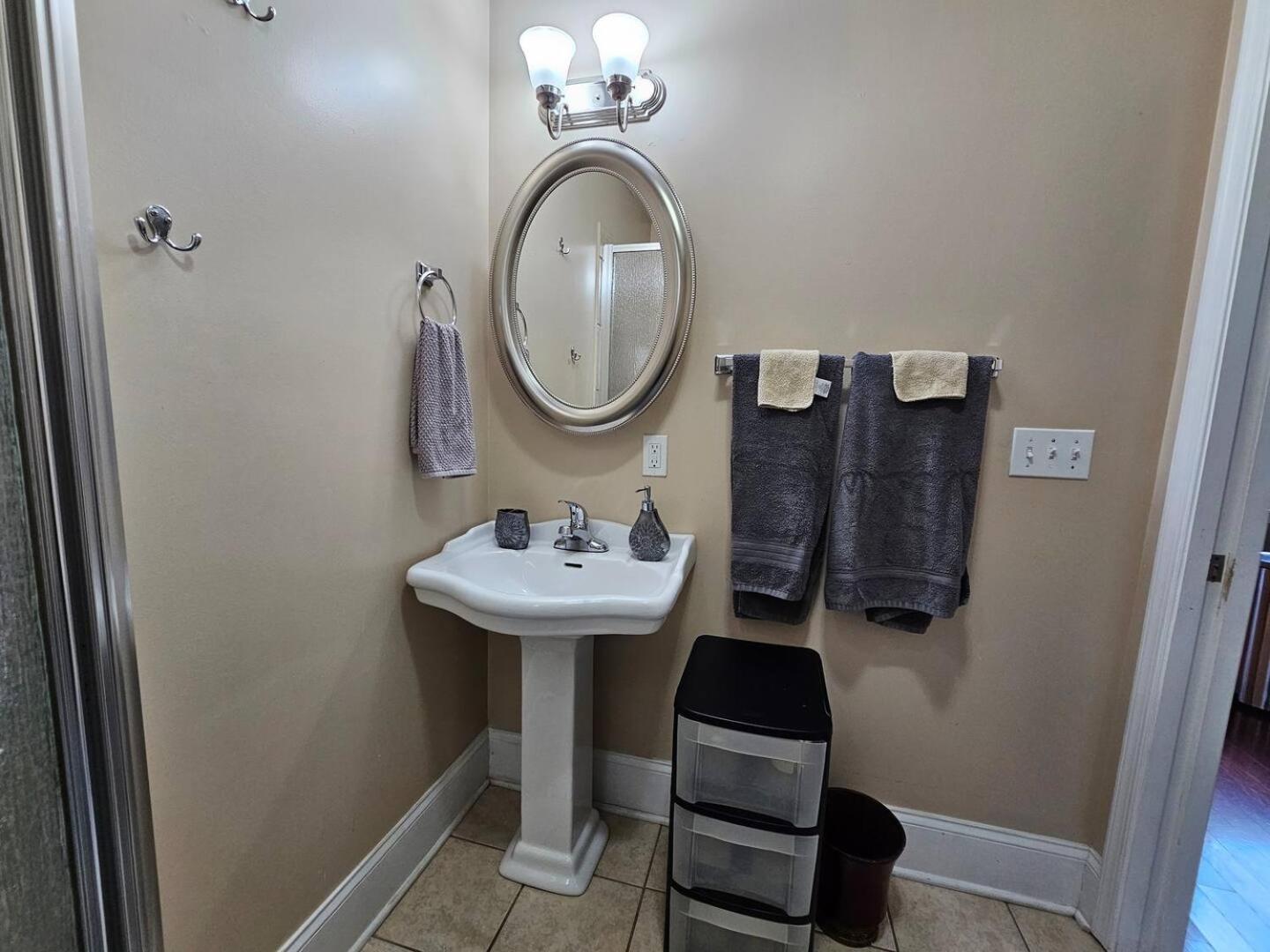 Two Story Queen Primary Towson Ngoại thất bức ảnh